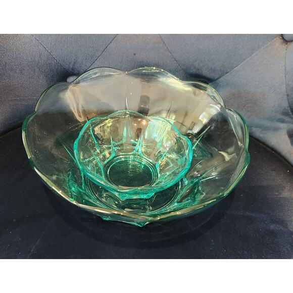 Aqua Teal Pressed Glass Console Berry and Bowl Set Scalloped Edge Starburst Base - Picture 4 of 10